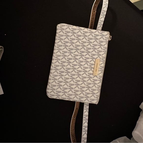 Stylish White Patterned Waist-Belted Bag - Picture 1 of 8